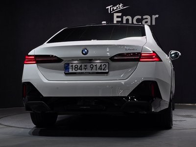 2025 BMW 5 SERIES 照片 3
