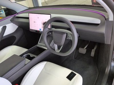 TESLA MODEL Y - 3
