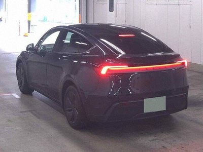 TESLA MODEL Y - 2