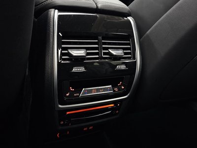 2022 BMW X7 thumbnail 23