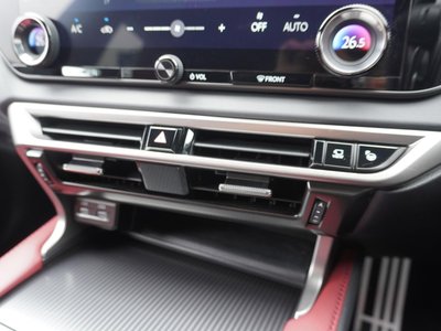 صورة مصغرة 31 لـ 2023 Lexus RX