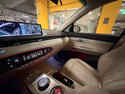 2022 Genesis GV70 — миниатюра 11