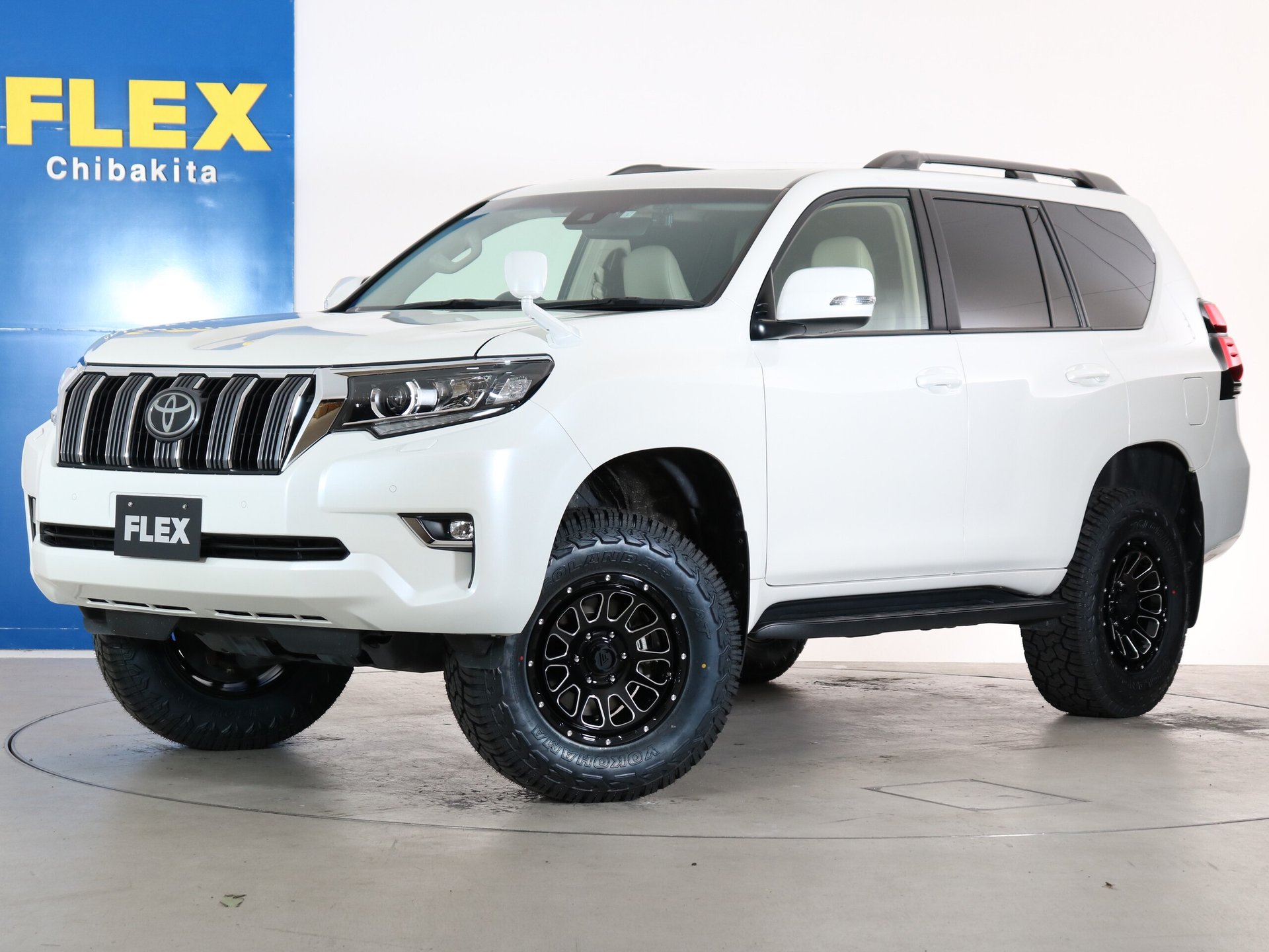 TOYOTA LAND CRUISER PRADO - View 1
