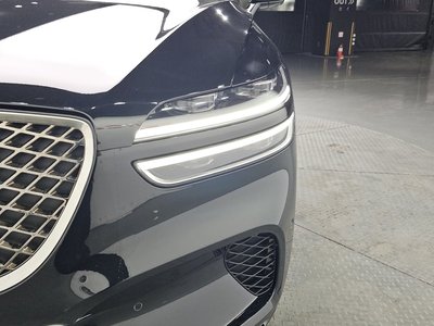 صورة 9 لـ 2023 Genesis GV70