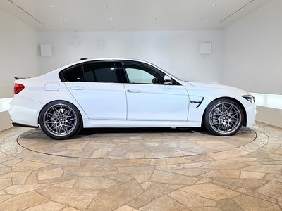صورة 9 لـ 2018 BMW M3 SEDAN