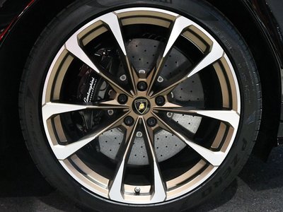 LAMBORGHINI URUS - 7