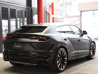 LAMBORGHINI URUS - 2