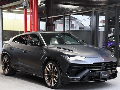 LAMBORGHINI URUS - 1