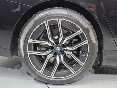BMW I7 - 8