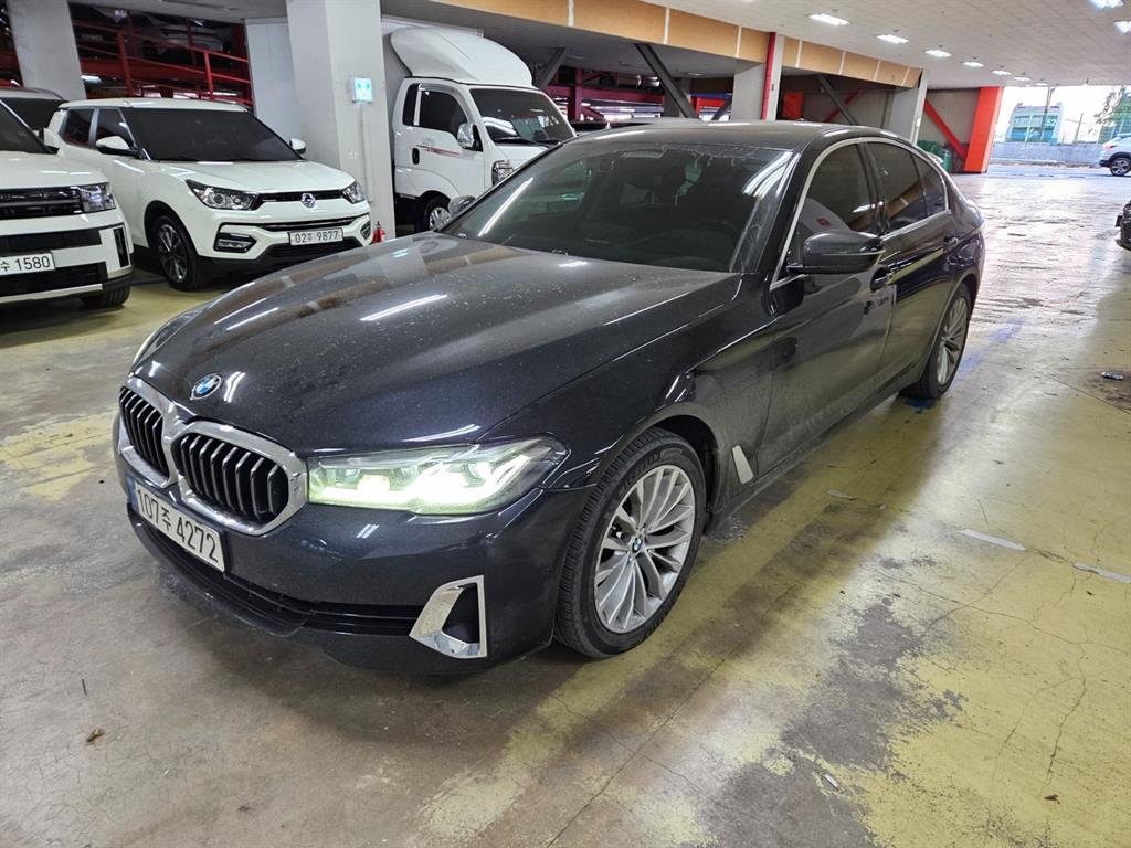 BMW 5 SERIES - View 1