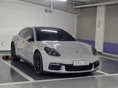 PORSCHE PANAMERA - 3