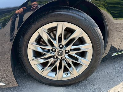 2021 Lexus LS photo 9