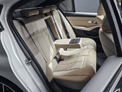 صورة مصغرة 11 لـ 2025 BMW 3 SERIES
