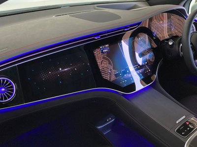 MERCEDES-BENZ EQE - 8