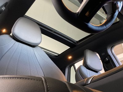 MERCEDES-BENZ EQE - 9