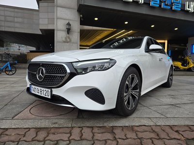 MERCEDES-BENZ E-CLASS - 1