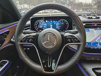 MERCEDES-BENZ E-CLASS - 8