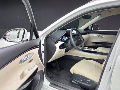 صورة 9 لـ 2022 Genesis GV70