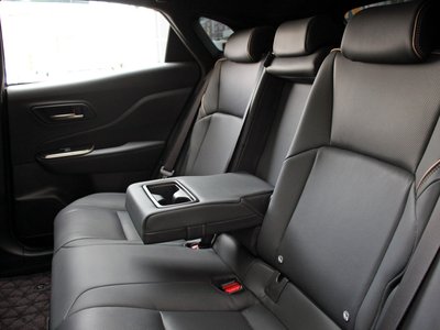 صورة 33 لـ 2024 Toyota CROWN SPORT