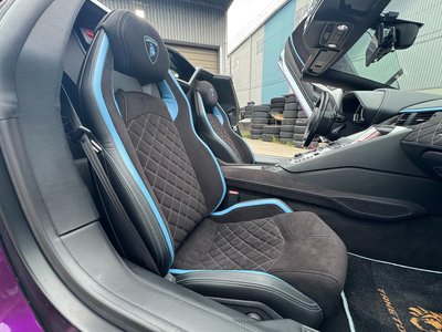 LAMBORGHINI AVENTADOR ROADSTER - 8