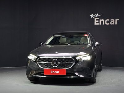 2025 Mercedes-BENZ E-CLASS 照片 2
