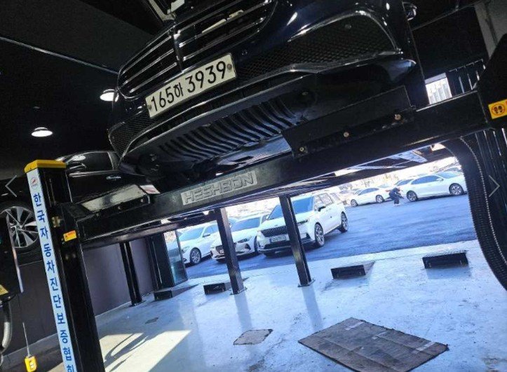 MERCEDES-BENZ E-CLASS - View 1