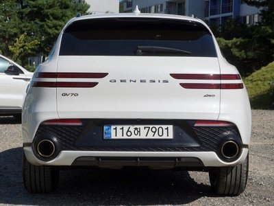 صورة 2 لـ 2024 Genesis GV70