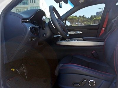 صورة 5 لـ 2024 Genesis GV70