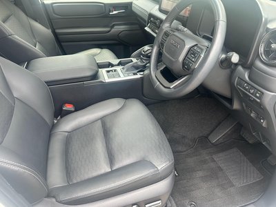 صورة 5 لـ 2024 Toyota LAND CRUISER 250
