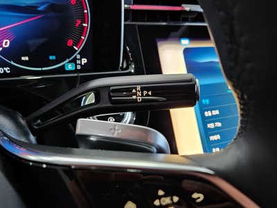 MERCEDES-BENZ E-CLASS - 8