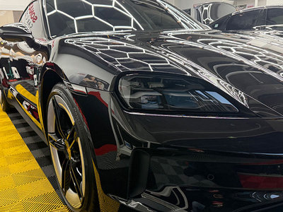 صورة 2 لـ 2024 Porsche TAYCAN