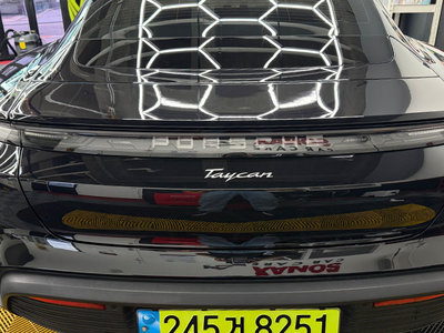 صورة 3 لـ 2024 Porsche TAYCAN