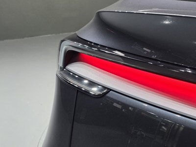 TESLA MODEL Y - 10