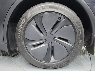 TESLA MODEL Y - 8