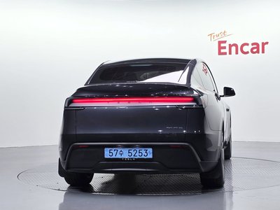 TESLA MODEL Y - 4