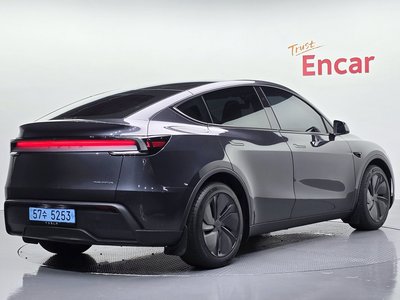 TESLA MODEL Y - 3