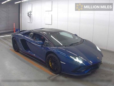 LAMBORGHINI AVENTADOR - 1