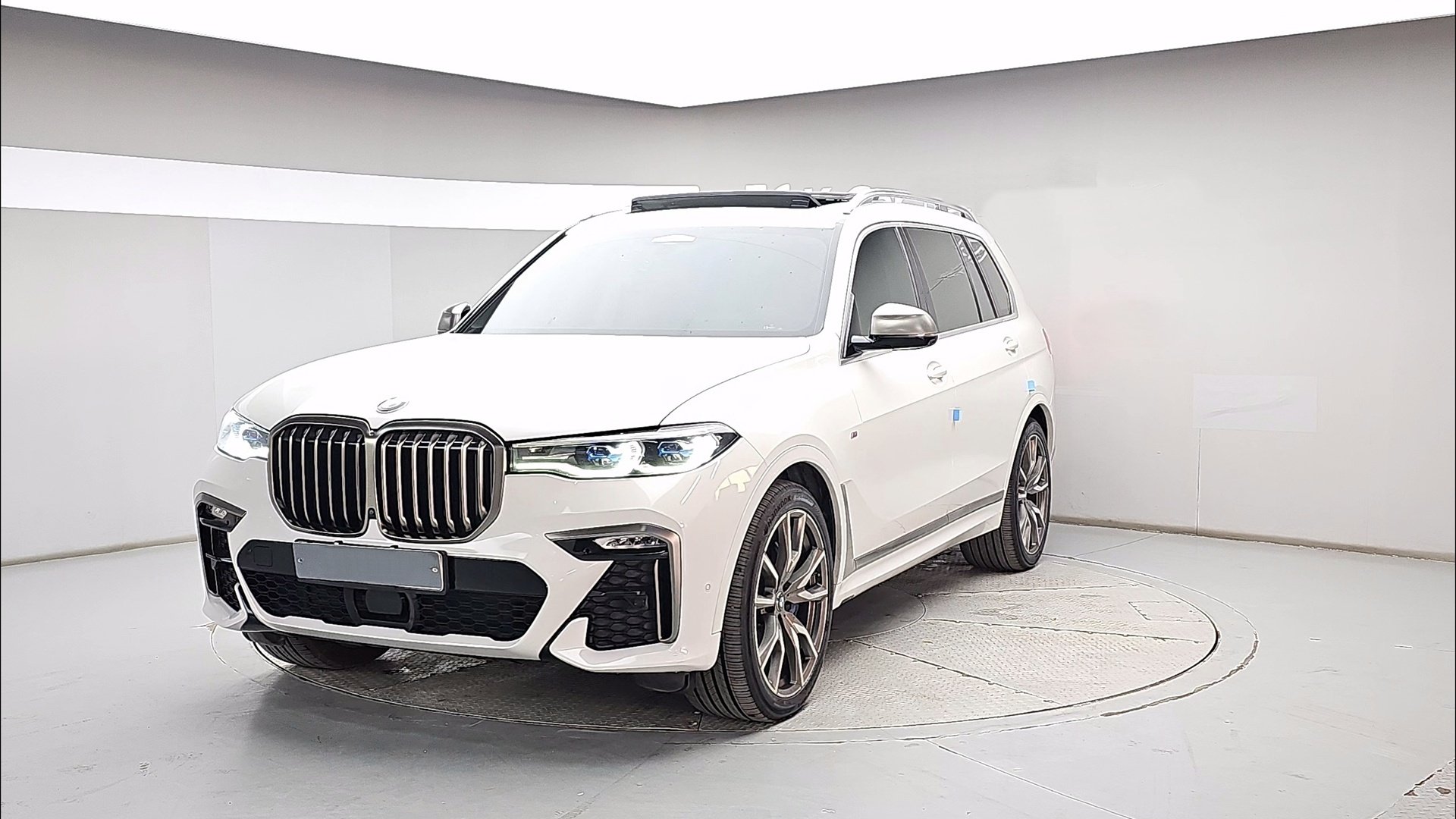 BMW X7 - View 1