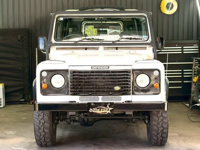 LAND ROVER DEFENDER - 4