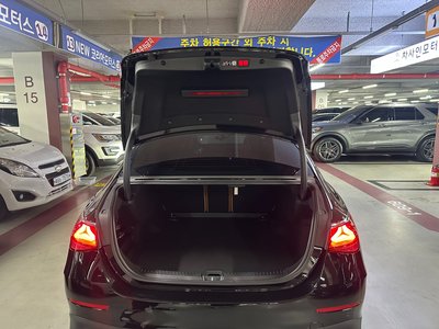 MERCEDES-BENZ E-CLASS - 10
