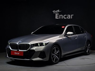 2025 BMW 5 SERIES 照片 1