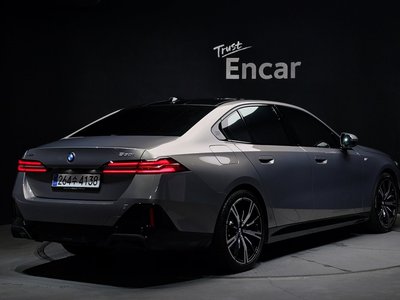 2025 BMW 5 SERIES 照片 3