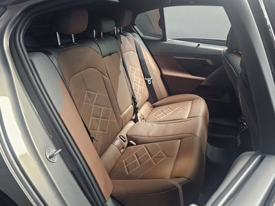 2025 BMW 5 SERIES 缩略图 17