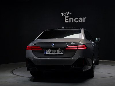 2025 BMW 5 SERIES 照片 4
