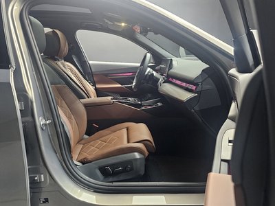 2025 BMW 5 SERIES 缩略图 16