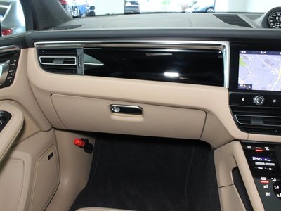 2022 Porsche MACAN — миниатюра 18