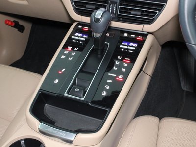 2022 Porsche MACAN — миниатюра 22