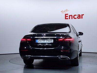 MERCEDES-BENZ E-CLASS - 4