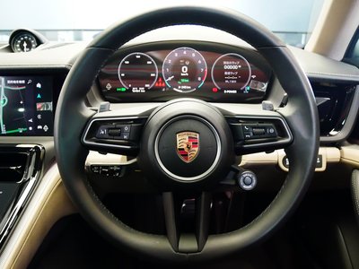 PORSCHE PANAMERA - 8