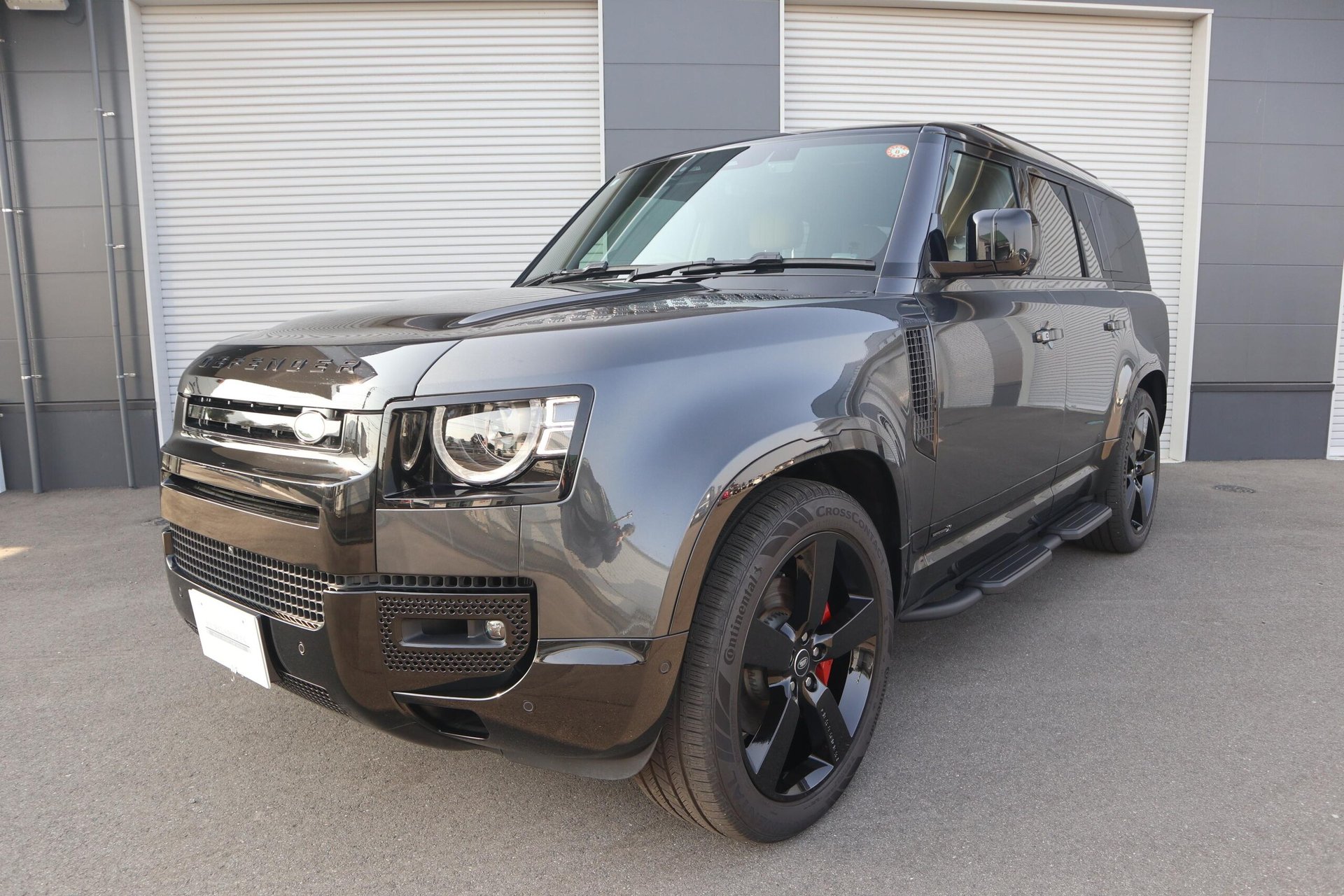 LAND ROVER DEFENDER - View 1